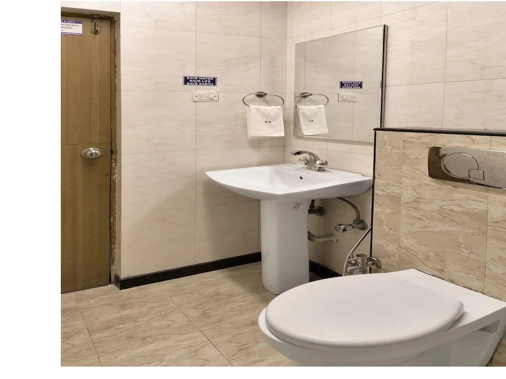 FabHotel Ratna Regency