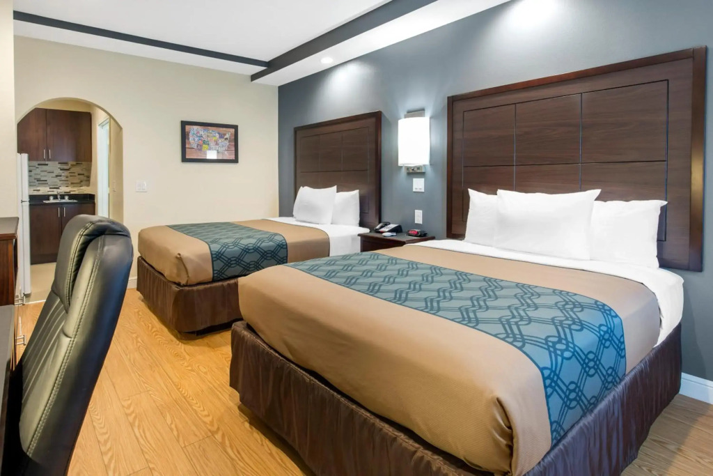 Econo Lodge Inn & Suites Houston Willowbrook