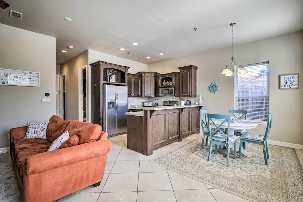 Texas Condo w/ Outdoor Pools - Walk to Beach!
