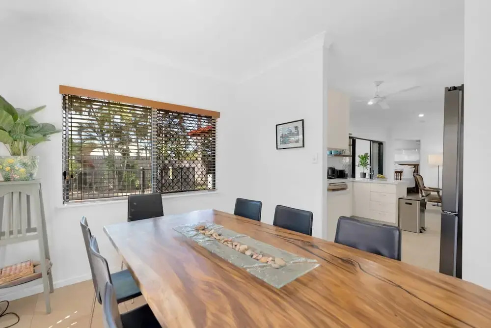3-bed Family Home With Pool & BBQ by the Beach