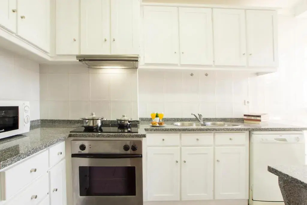 Sunny 4 Bedroom Apartment - with View