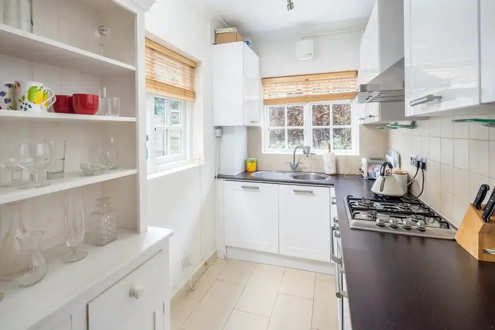 JOIVY Homely 2 Bed Riverside Flat with Patio in Hammersmith