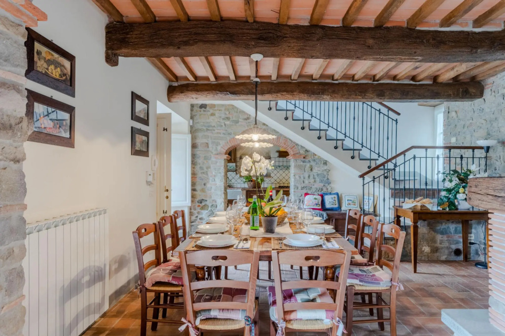 Tuscan Fizz Villa a Vineyards Retreat