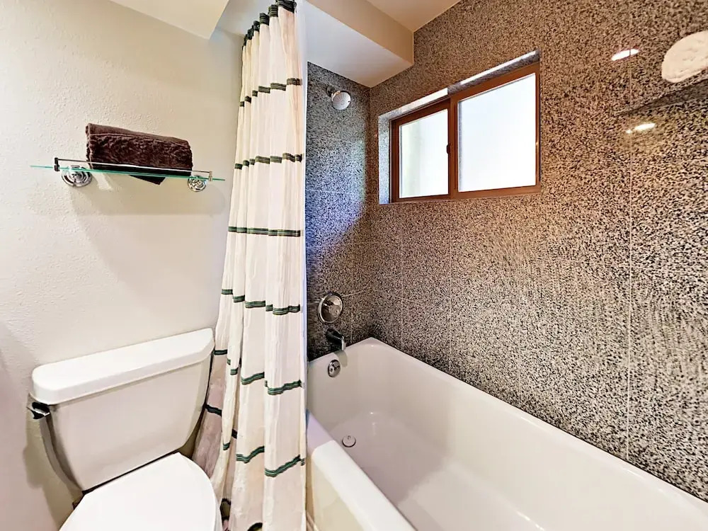 3br/2.5ba Lake  3 Bedroom Home