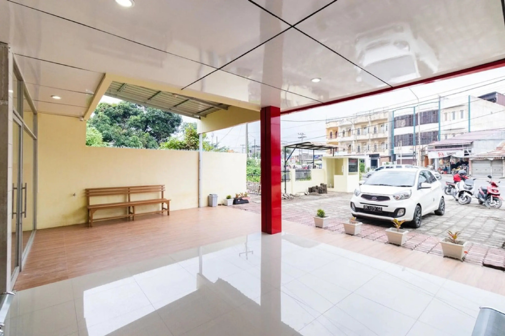RedDoorz Plus @ Jalan Gatot Subroto Medan