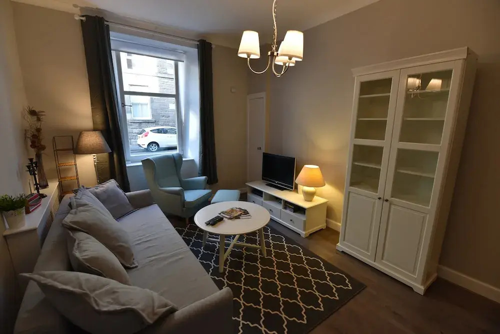 First - Caledonian House Apartment