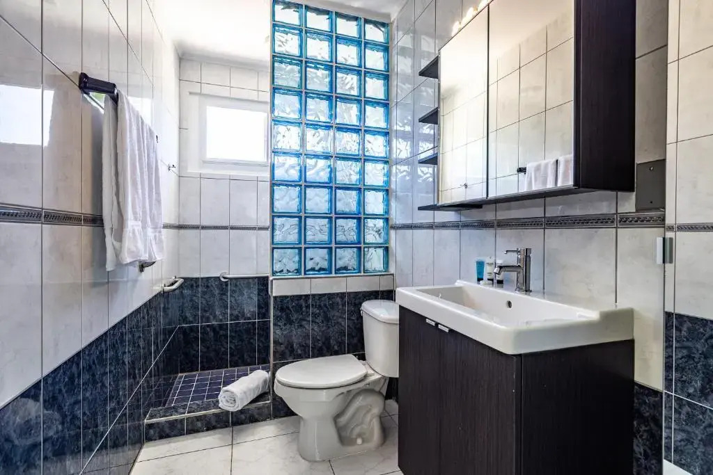 Large Villa With View! Private Pool Free Utilities!