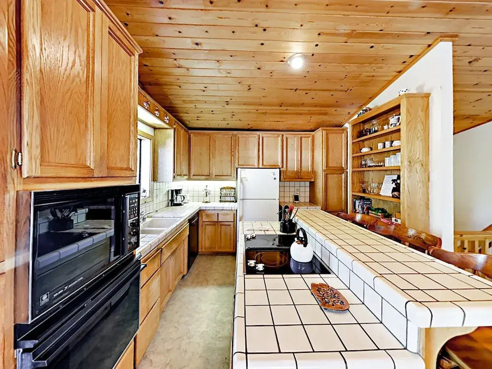 4BR South Lake Tahoe Multi Level House by RedAwning