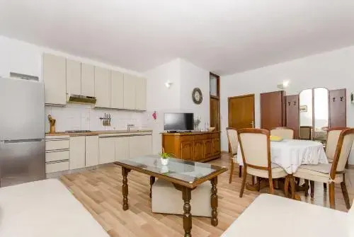 House Ana