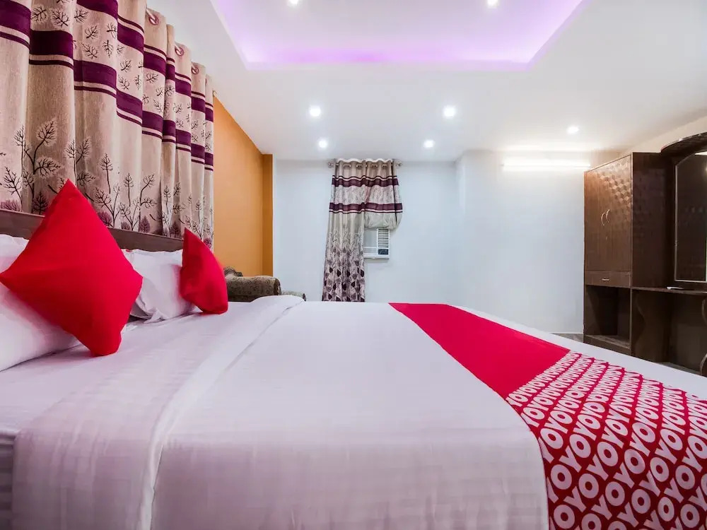 Capital O 27616 Hotel Mega Royal
