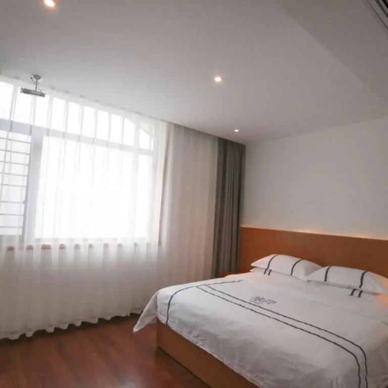 Yinlu Bedroom Fenghuang Hongqiao Shop