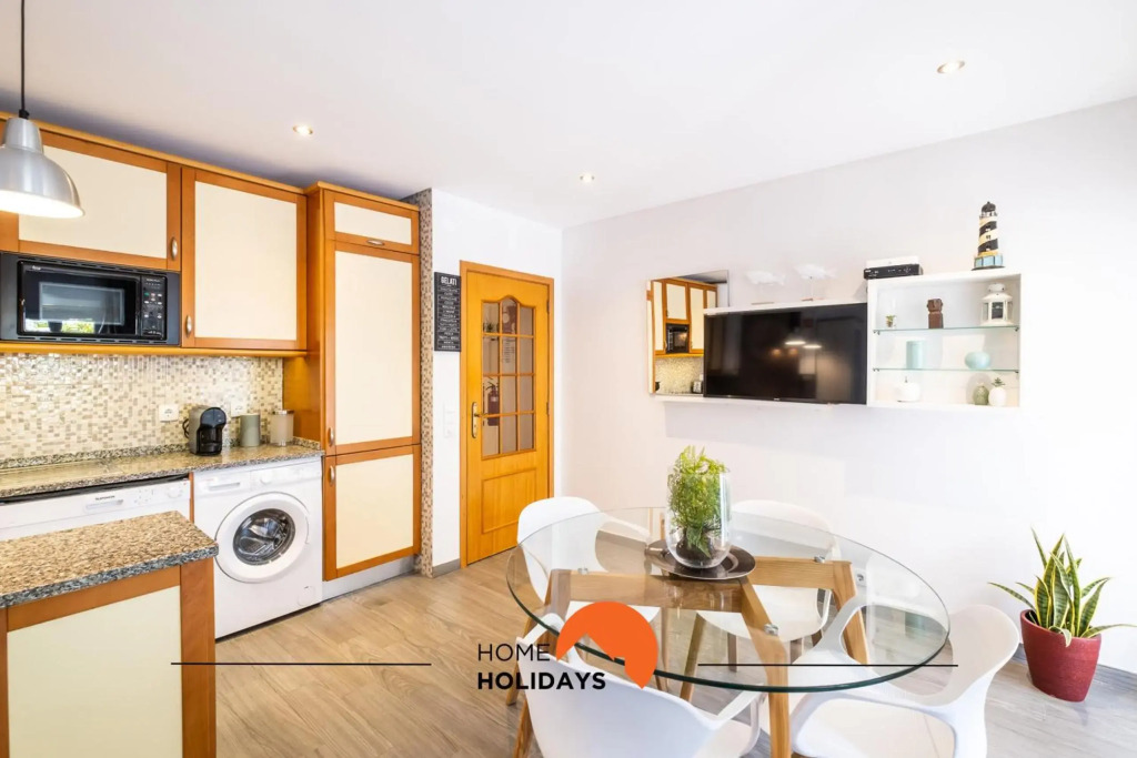 #094 Lovely Oura Beach Flat Only 5m NewTown