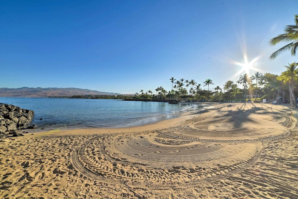 Kona Coast Condo w/ Lanai & Outdoor Kitchen!