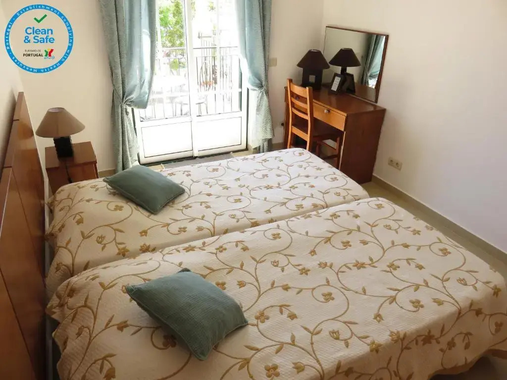 Apartamento T1 com vista mar perto da Praia N.ª Sra. da Rocha