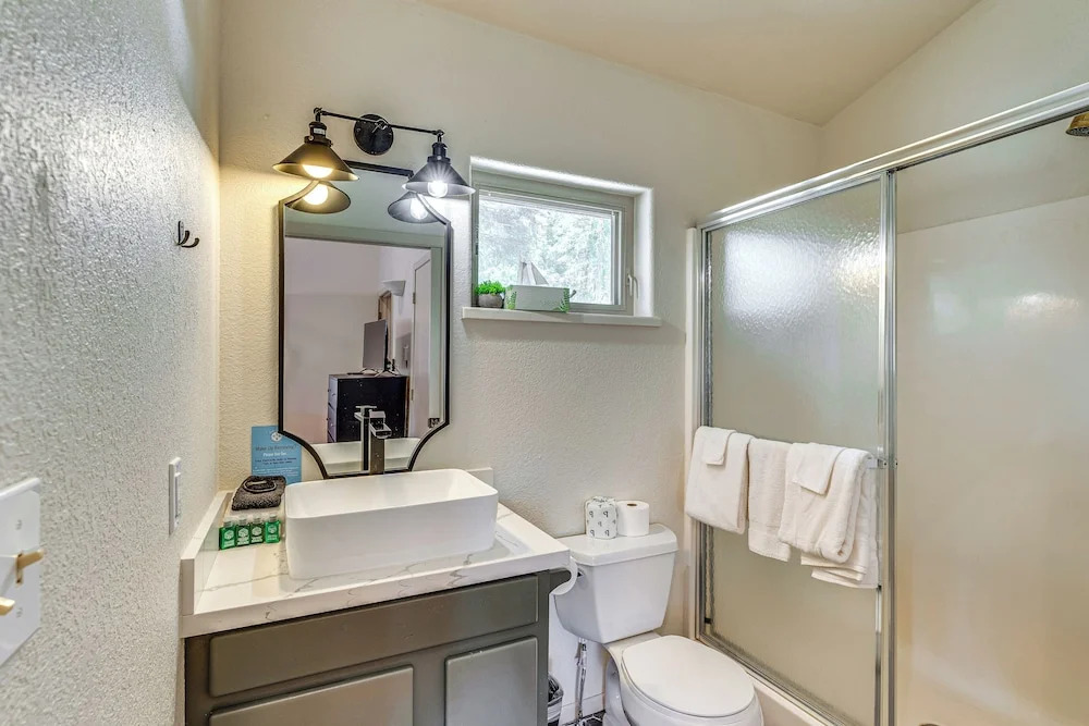 Stylish, Serene Angel Fire Cabin w/ Hot Tub!
