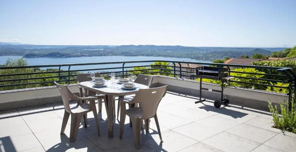 PANORAMA - Apartment with terrace overlooking the Lake