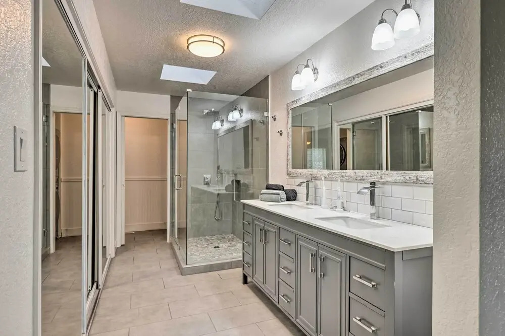 Modesto Home w/ Deck - 2 Mi to Vintage Faire Mall