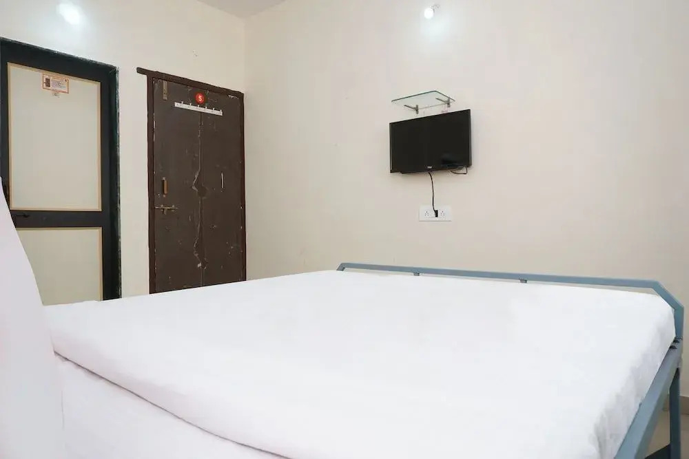 SPOT ON 37095 Sai Sidhi Lodge