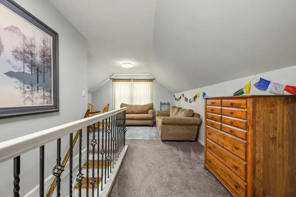 Plan A Trip To Georgia Aquarium In This Comfy 3BR