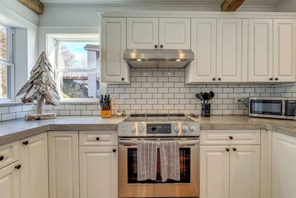 2 Mi to Beech Mtn: Fully Remodeled Condo w/ Patio!