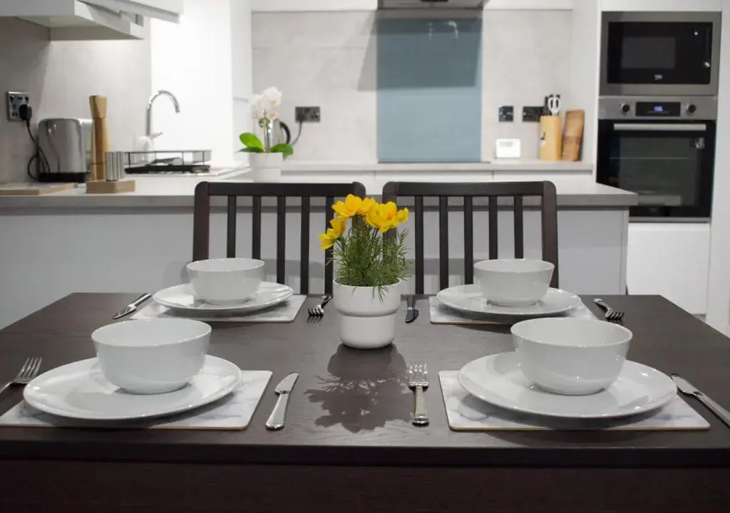 Beautifully refurbished 2 bedroom self-contained apartment with secure parking