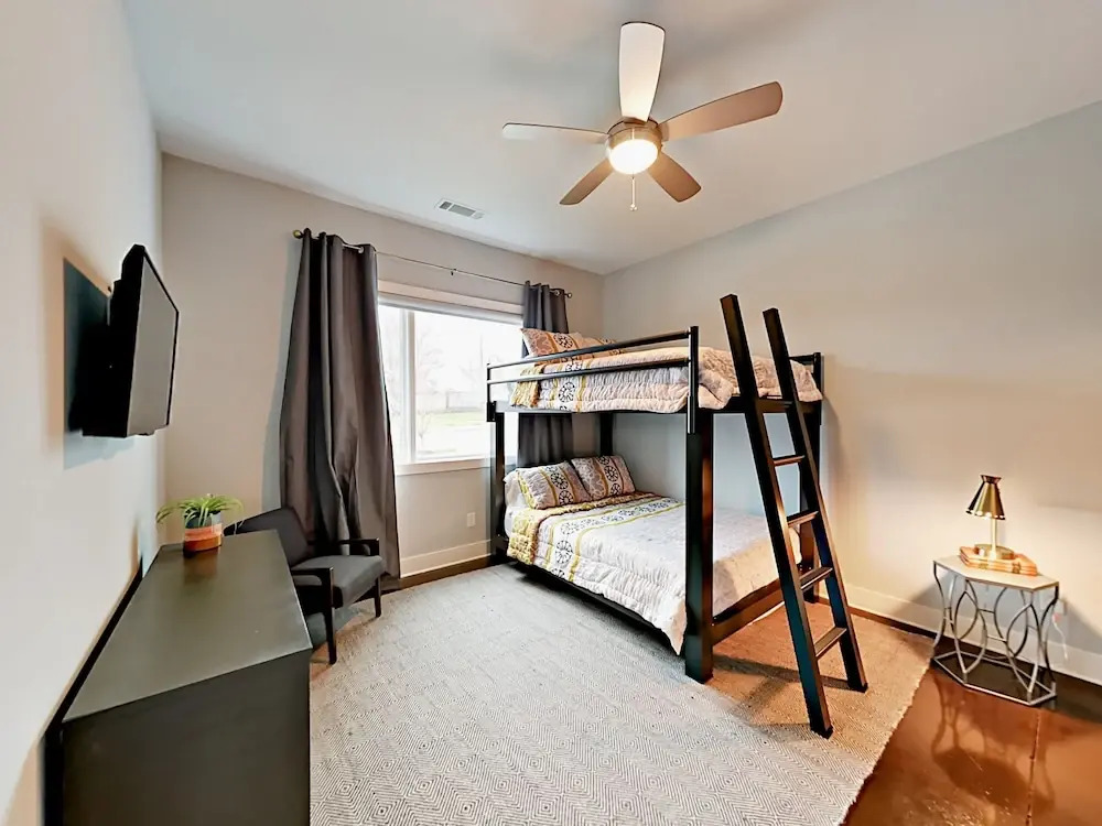 Summit Ave Townhouse 3 Bedrooms 3.5 Bathrooms Townhouse