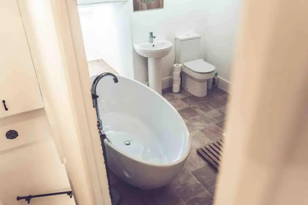 3-Bed Cottage-Plymouth-Dog friendly-Sleeps7