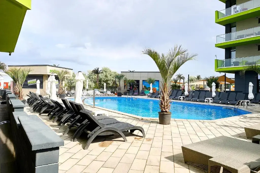 Purple Pearl Apartments Spa n Pool Beach resort