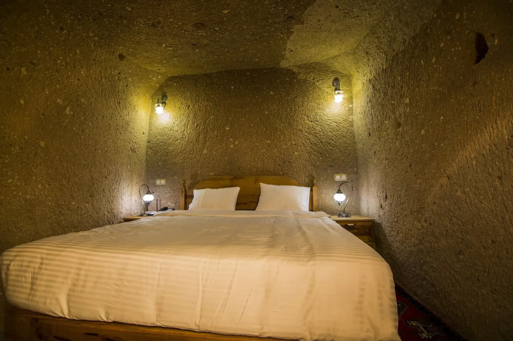 Caldera Cave Hotel