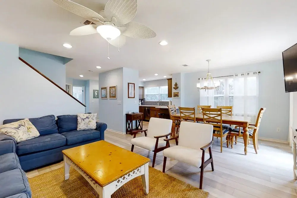 Lovely Oceanfront Townhome W/free Wifi, Central AC, Shared Pool, Private W/D