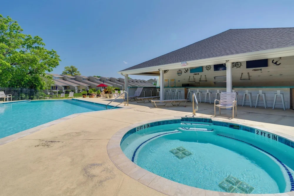 Boating, Fishing & Poolside Fun! Montgomery Escape