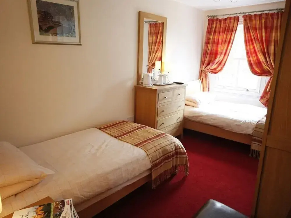Elphinstone Hotel