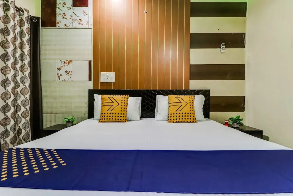 Spot On 61068 Hotel Kr