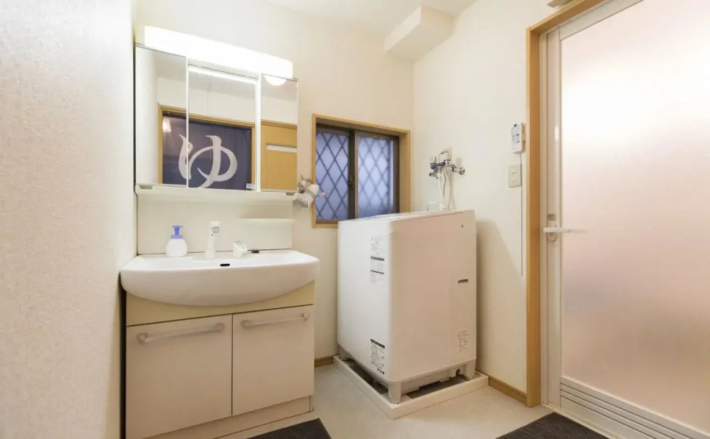 Japan Hostel Shinya Tokkyu