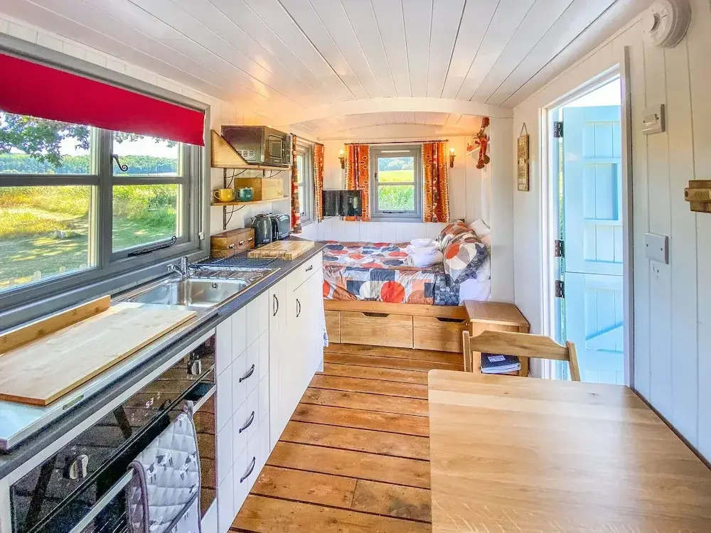 The Hideaway Hut - 1 Bed Shepherds Hut - Hereford
