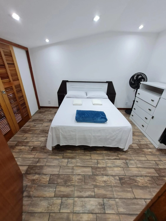 Lindissima Casa de Praia com Churrasqueira, 3 Qts-2Suites- 3 banheiros- Praia do Peró- Cabo Frio, Ótima localização com sala de jogos,Qdra de esportes, Parquinho para Crianças, Uma Qdra da Praia