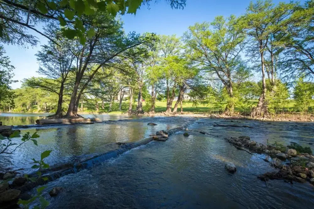 Waterwheel Hideaway - Cozy Condo for 6 With Resort-style Amenities