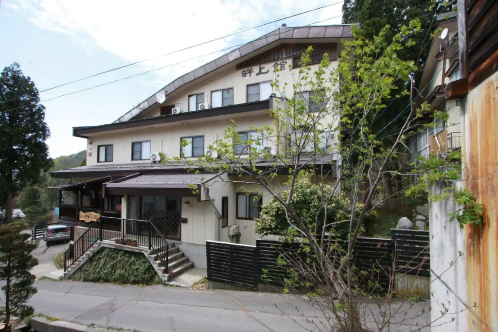 Nozawa Onsen Azegamikan