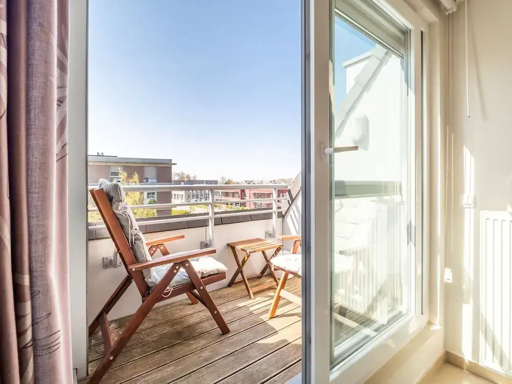 Coastal Retreat With Balcony