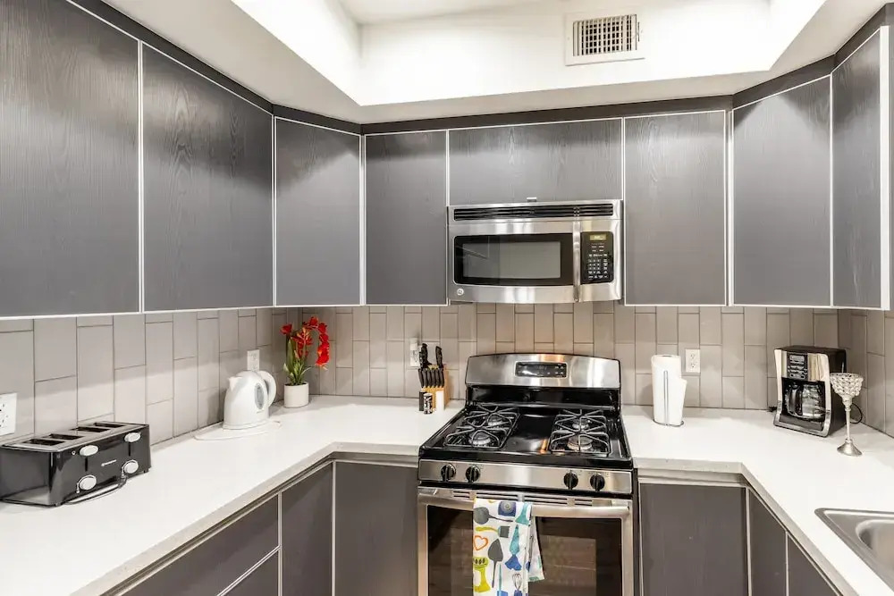 3br Fully Furnished Apartment On Sunset Blvd 3 Bedroom Apts by RedAwning