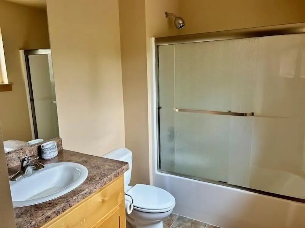 Skyliner Trails 3 Bedroom Home by RedAwning