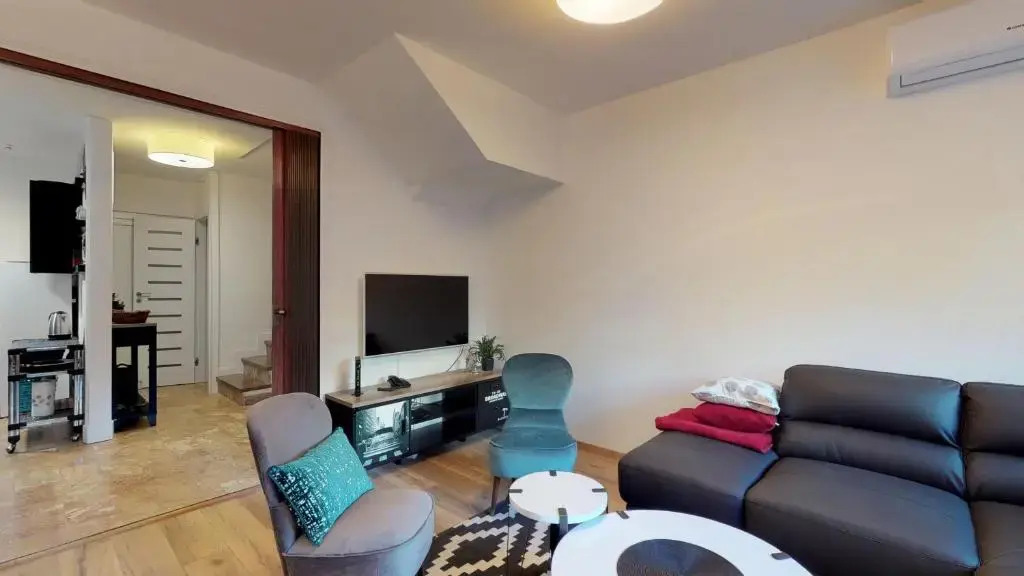 17 Ljubav Place