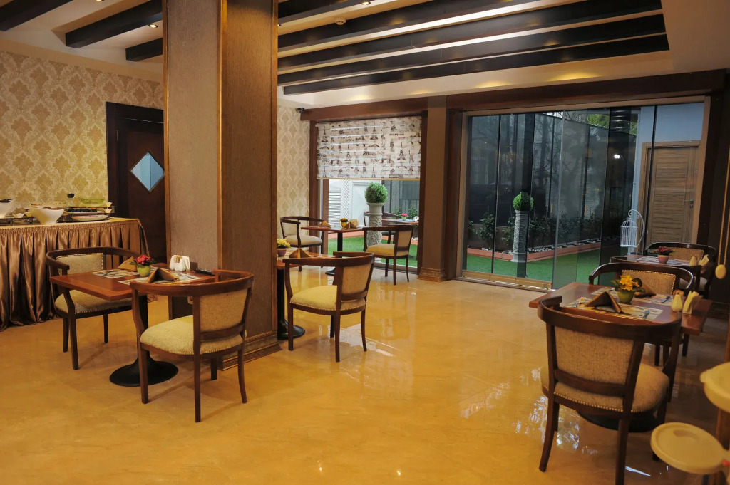 Golden Lake Hotel