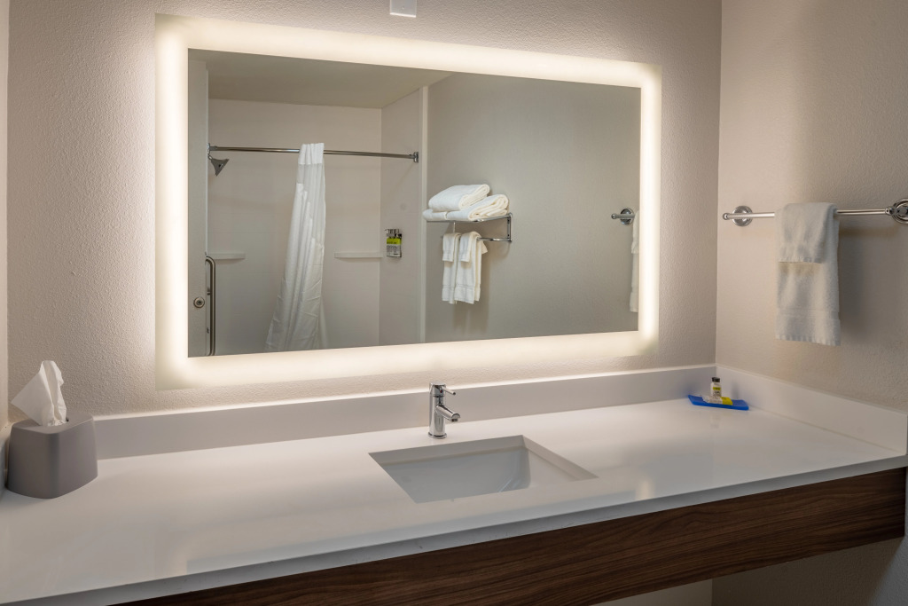 Holiday Inn Express & Suites N Waco Area - West by IHG