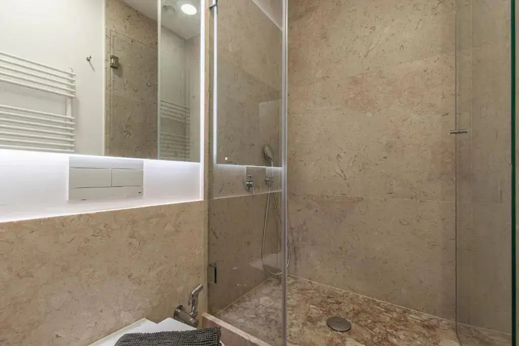 Upscale & Trendy flat in the Center