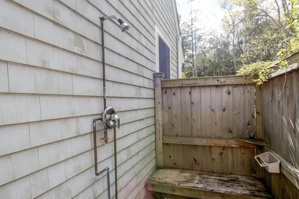 Tranquil 4br On Bourneâ€™s Pond 4 Bedroom Home