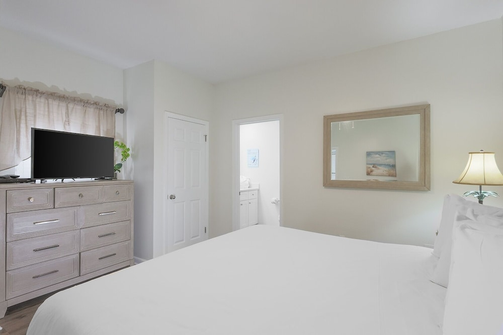 Phoenix East 2 2114 2 Bedroom Condo