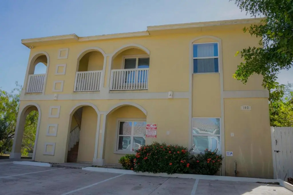 Clean Pool Walk to Beach - Pet Ok - Ground Floor
