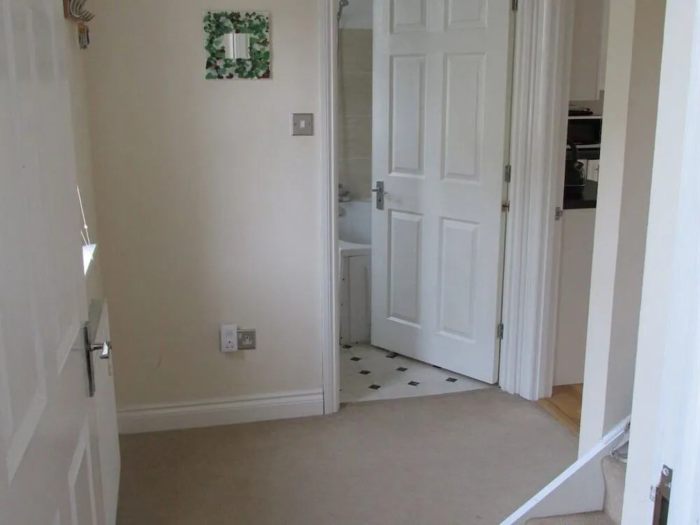 Bath Breaks Apartments
