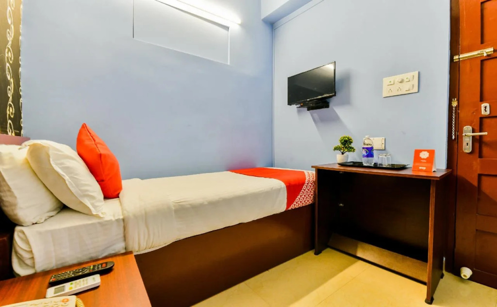 Hotel Mars By OYO Rooms